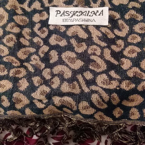 NWOT Pashmina style-Scarf - Picture 3 of 3